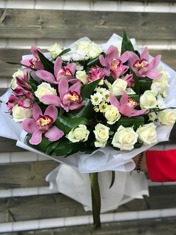 Букет цветов из: Розы и Хризантемы в городе Осинники